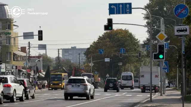 На вулиці Шевченка у Львові змінили рух та запустили новий світлофор