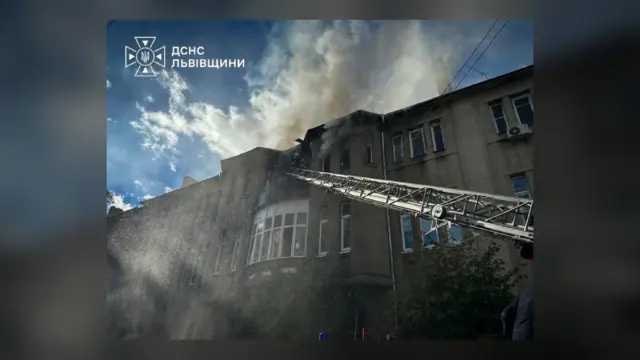 У Бродах під час пожежі в триповерхівці врятували чоловіка