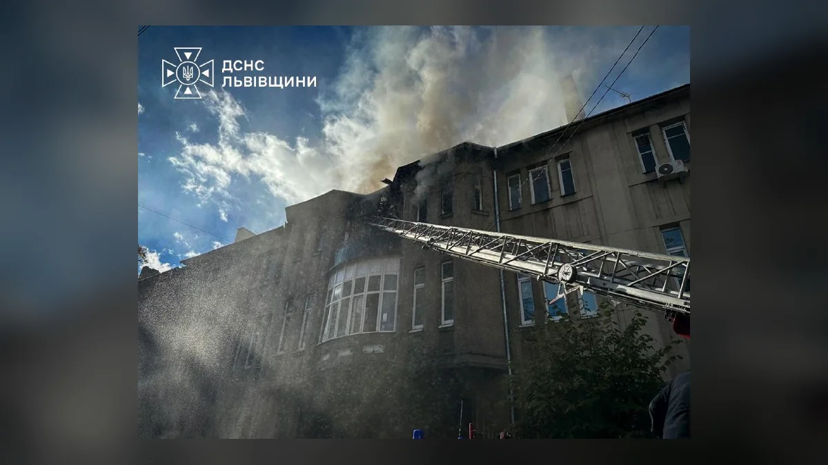 У Бродах під час пожежі в триповерхівці врятували чоловіка