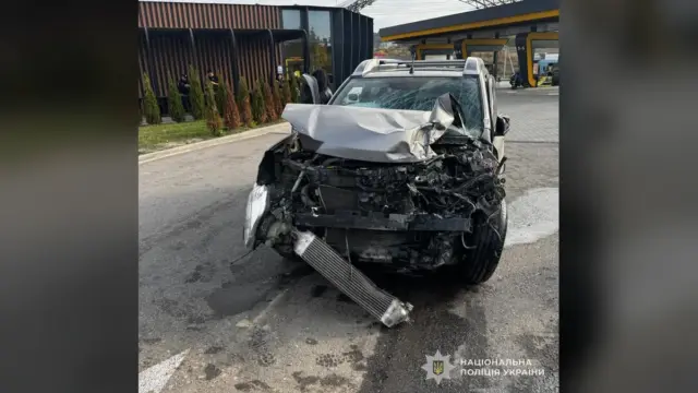 У Давидові зіткнулися вантажівка DAF та Nissan X-Trail: водія госпіталізували