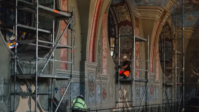 У Львові в храмі Святого Андрія демонтують чотири вітражі для відновлення