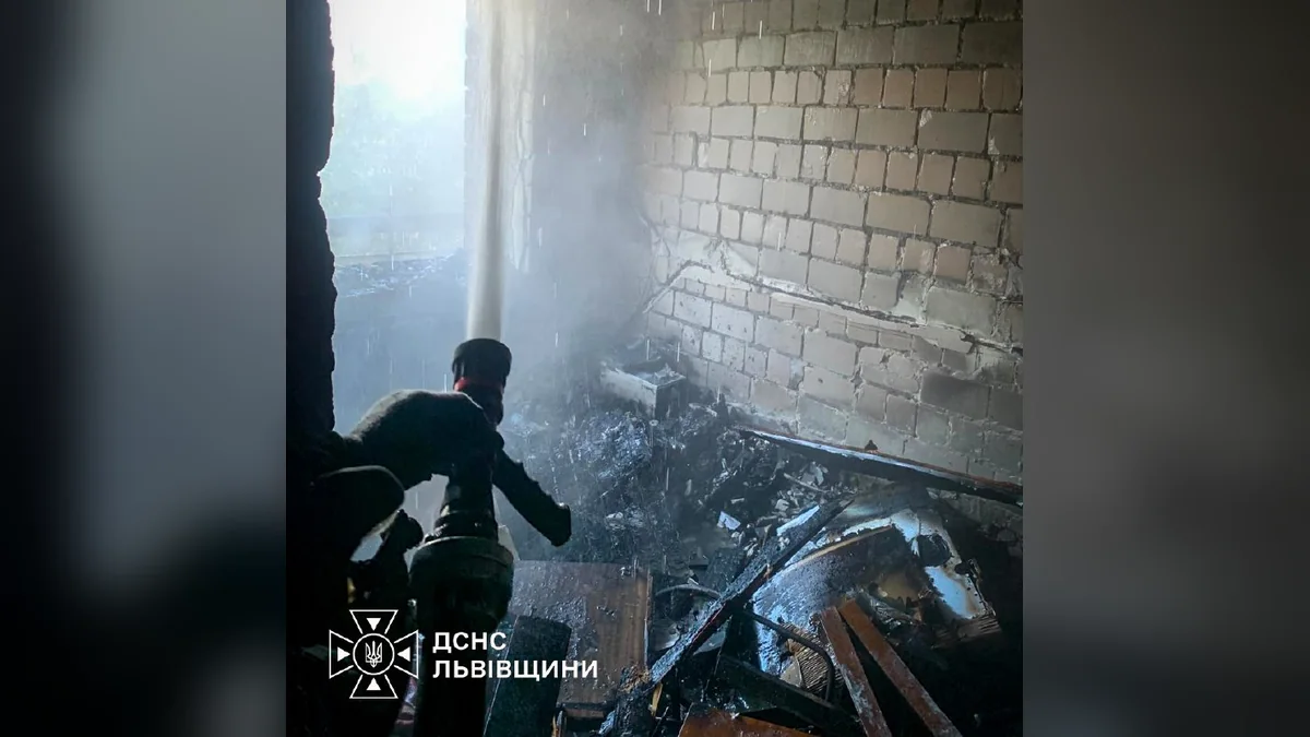 У Винниках під час пожежі в дев'ятиповерхівці врятували трьох людей