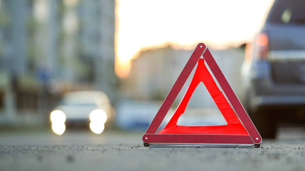 У Жовкві зіткнулися мікроавтобус і мотоцикл: госпіталізували двох підлітків
